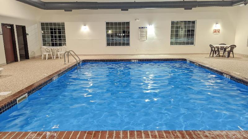 Estherville Hot​​el & Suites image