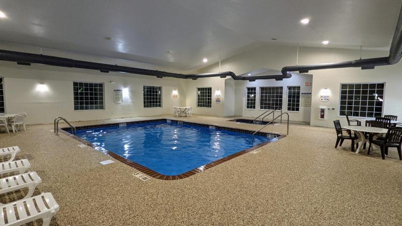 Estherville Hot​​el & Suites image
