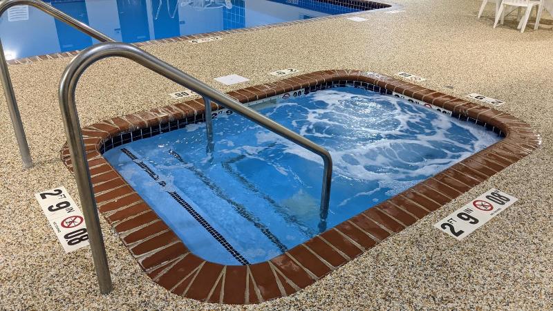 Estherville Hot​​el & Suites image