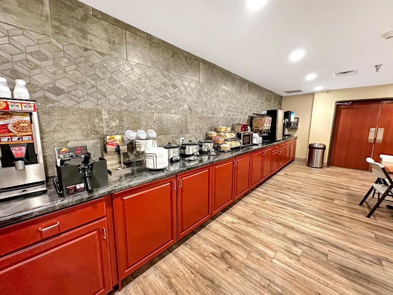 Estherville Hot​​el & Suites image 4