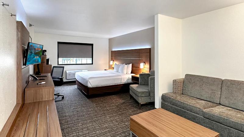 Estherville Hot​​el & Suites image