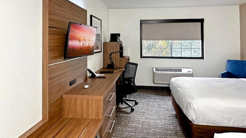 Estherville Hot​​el & Suites image