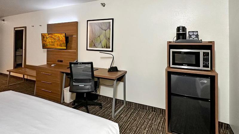 Estherville Hot​​el & Suites image