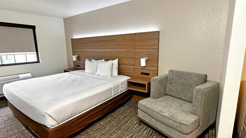 Estherville Hot​​el & Suites image