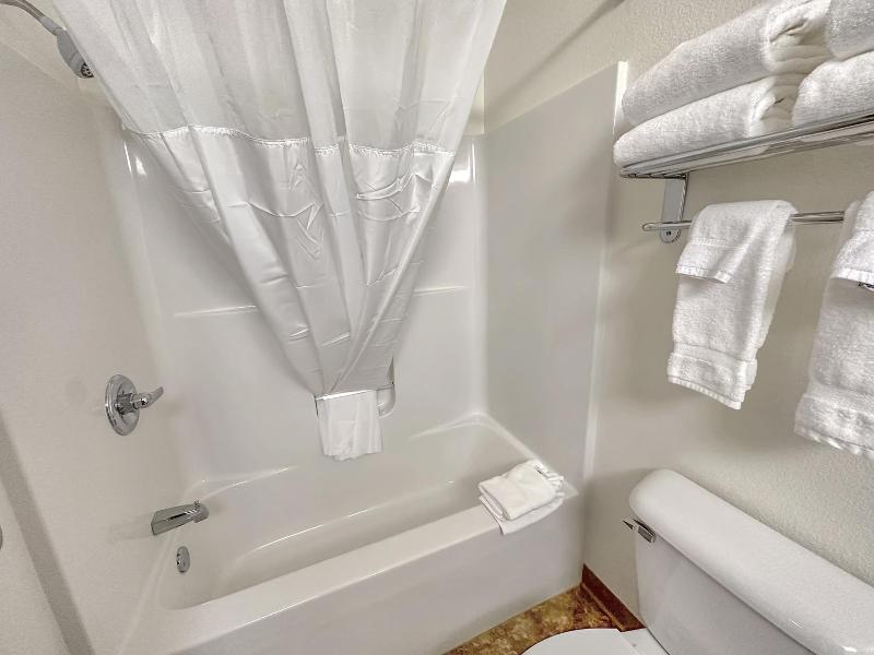 Estherville Hot​​el & Suites image 5