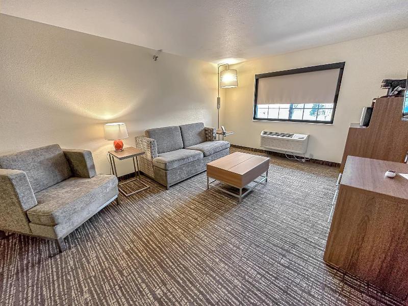 Estherville Hot​​el & Suites image