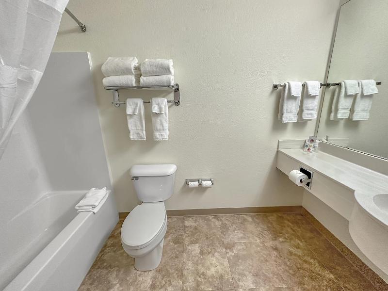 Estherville Hot​​el & Suites image