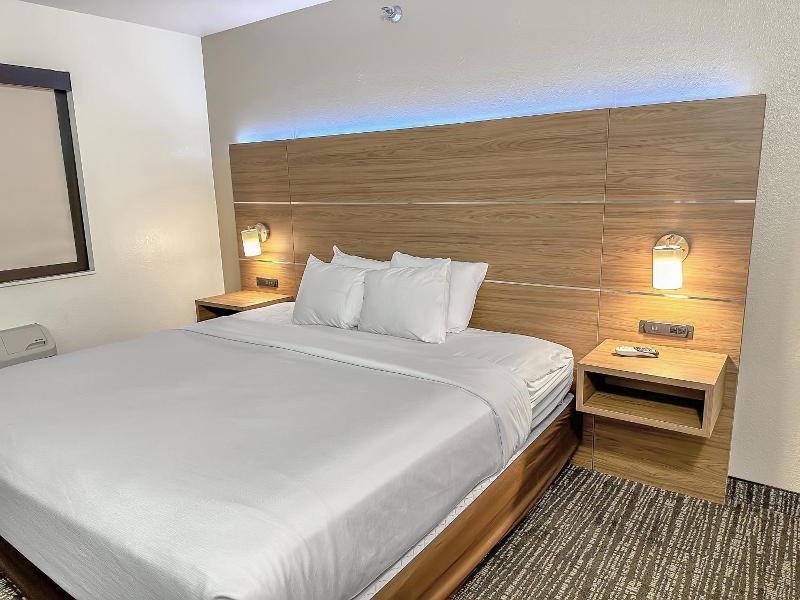 Estherville Hot​​el & Suites image
