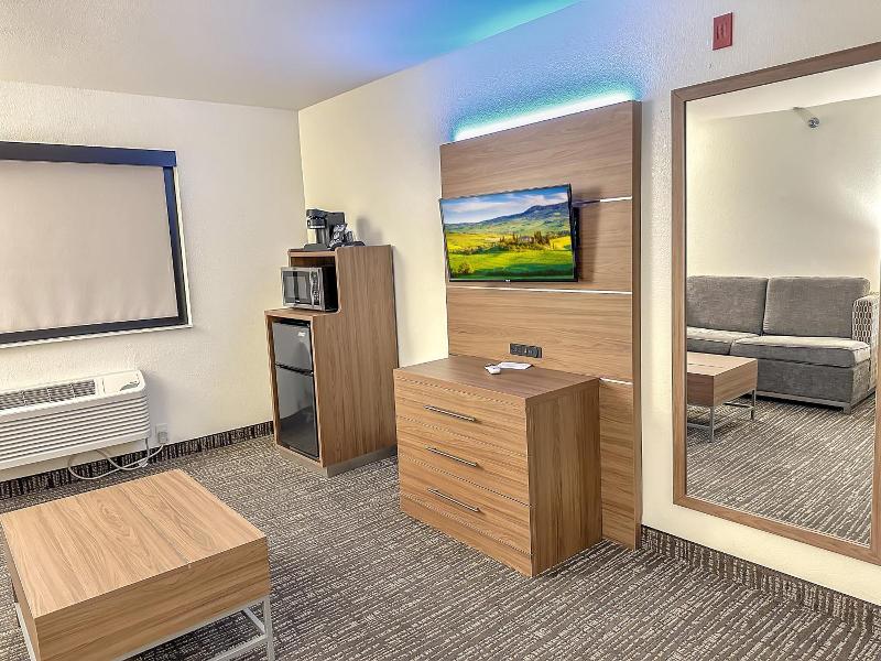 Estherville Hot​​el & Suites image