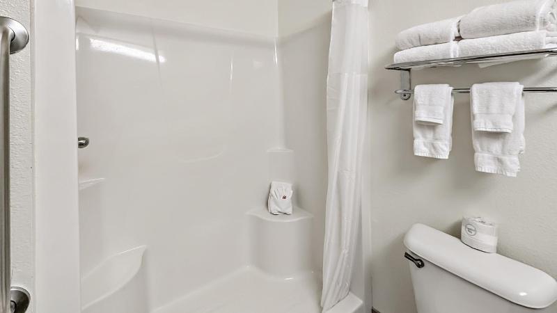 Estherville Hot​​el & Suites image