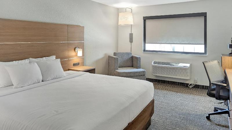 Estherville Hot​​el & Suites image
