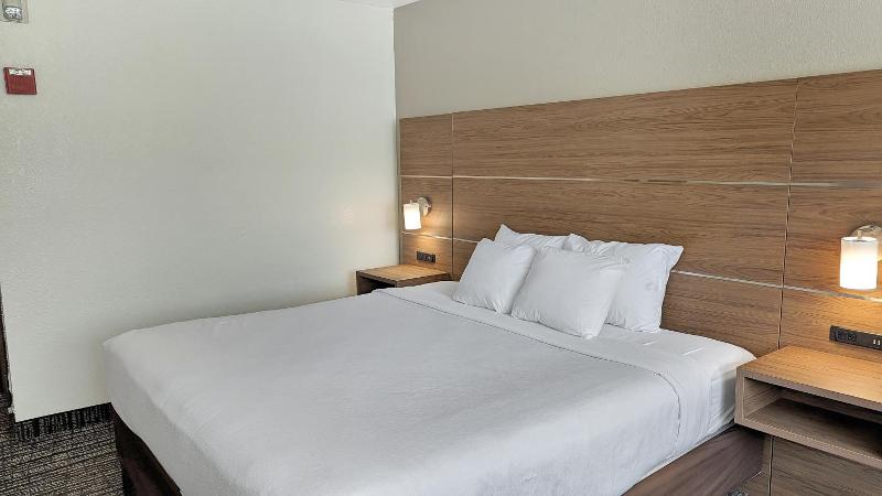 Estherville Hot​​el & Suites image
