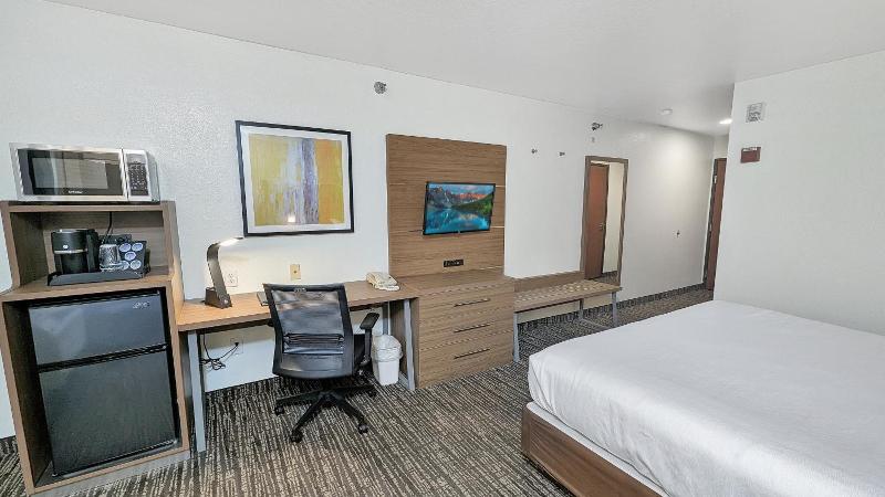 Estherville Hot​​el & Suites image