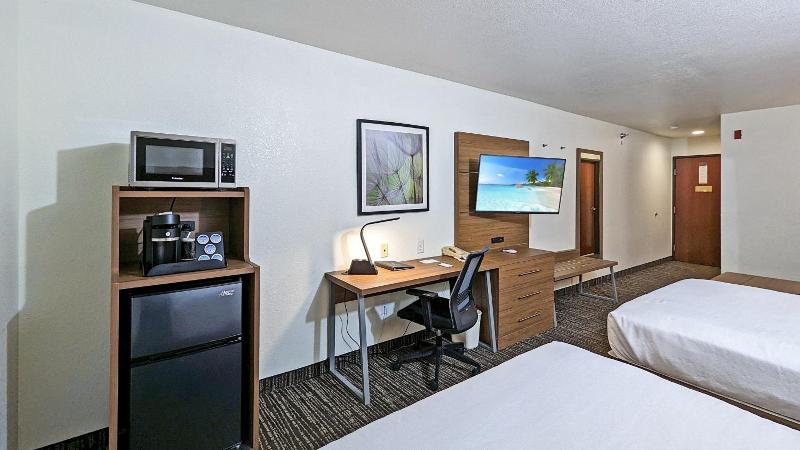 Estherville Hot​​el & Suites image