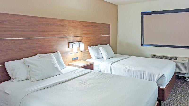 Estherville Hot​​el & Suites image