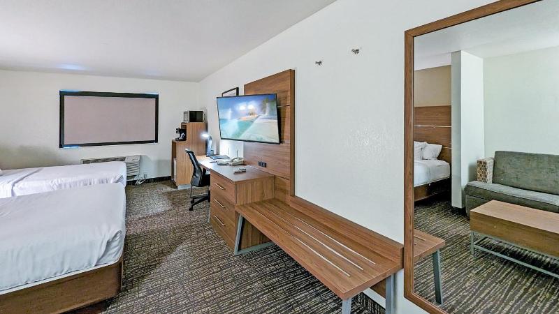 Estherville Hot​​el & Suites image