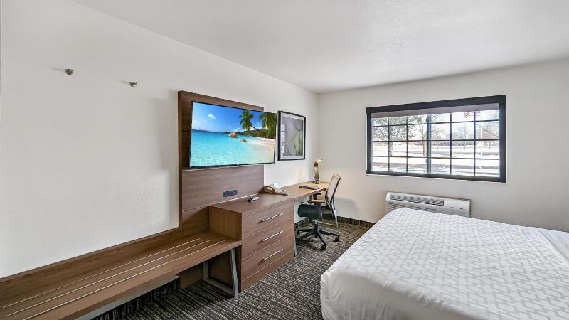 Estherville Hot​​el & Suites image