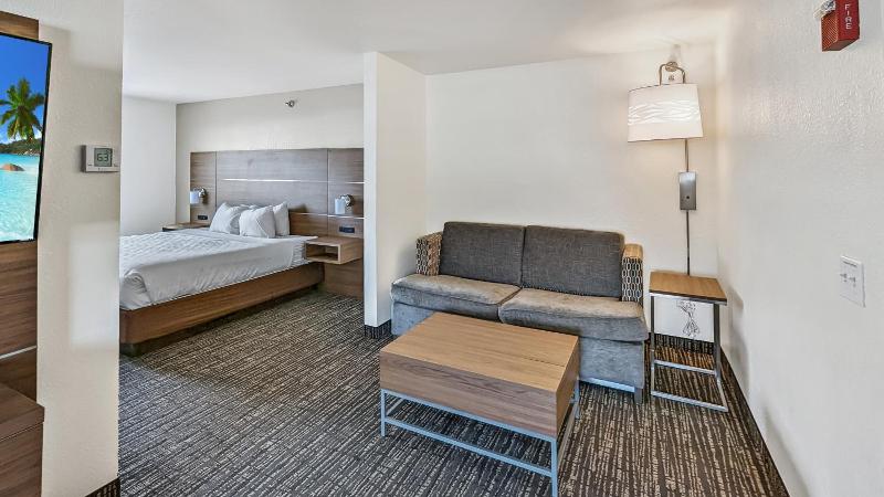 Estherville Hot​​el & Suites image
