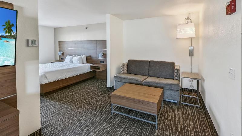 Estherville Hot​​el & Suites image