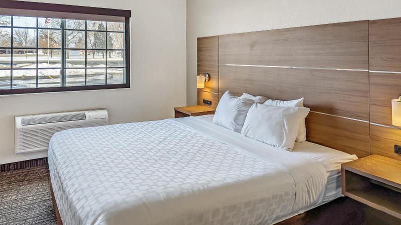 Estherville Hot​​el & Suites image