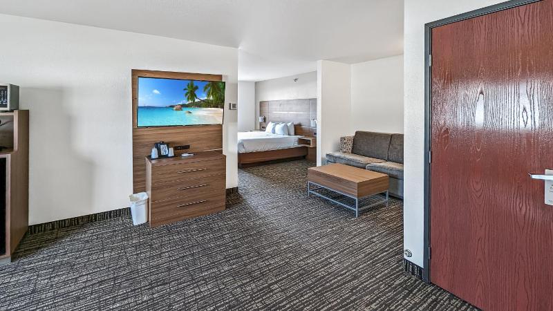 Estherville Hot​​el & Suites image