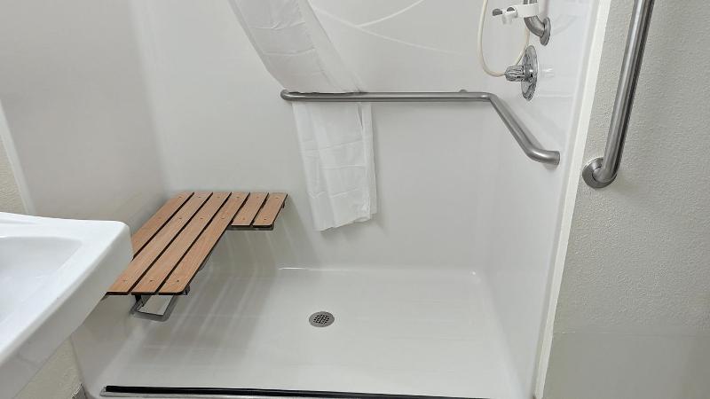 Estherville Hot​​el & Suites image 10