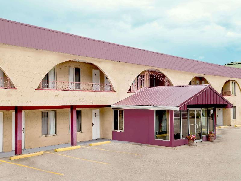 Howard Johnson By Wyndham Downtown Kamloops — general view