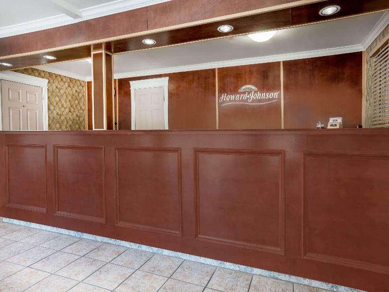Howard Johnson By Wyndham Downtown Kamloops