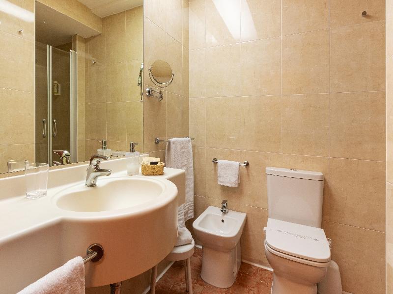 Marbela Apartments & Suites image