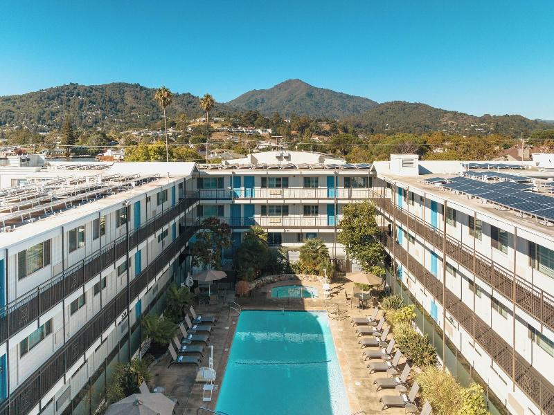 Marin Suites Hotel image