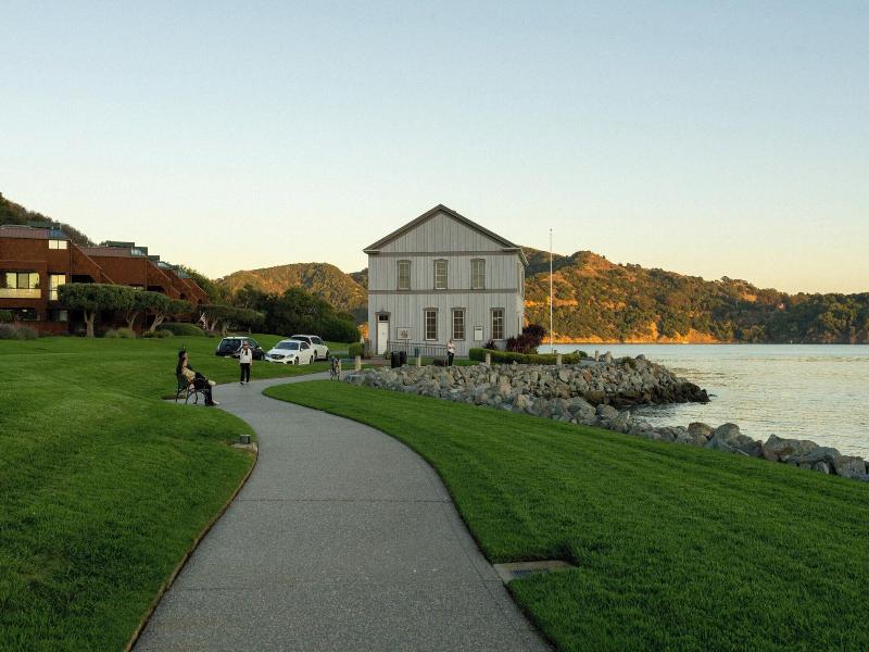 Marin Suites Hotel image