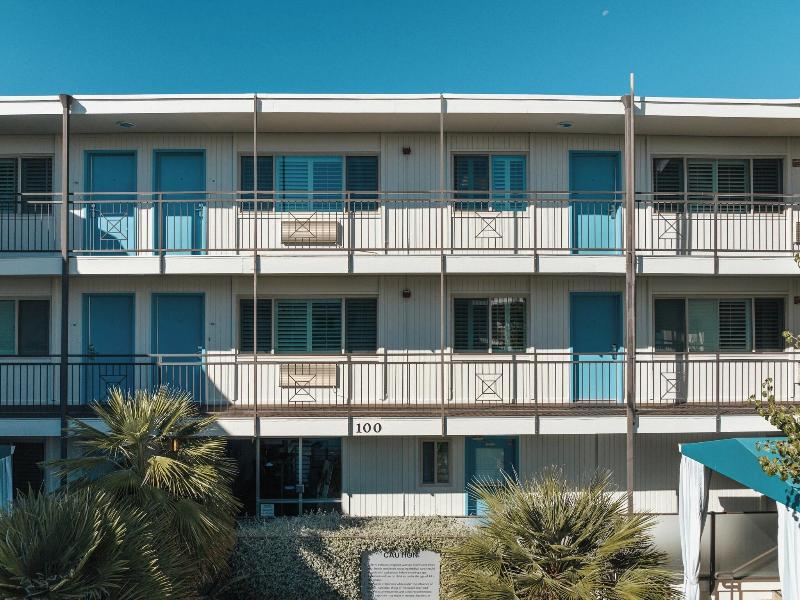 Marin Suites Hotel image