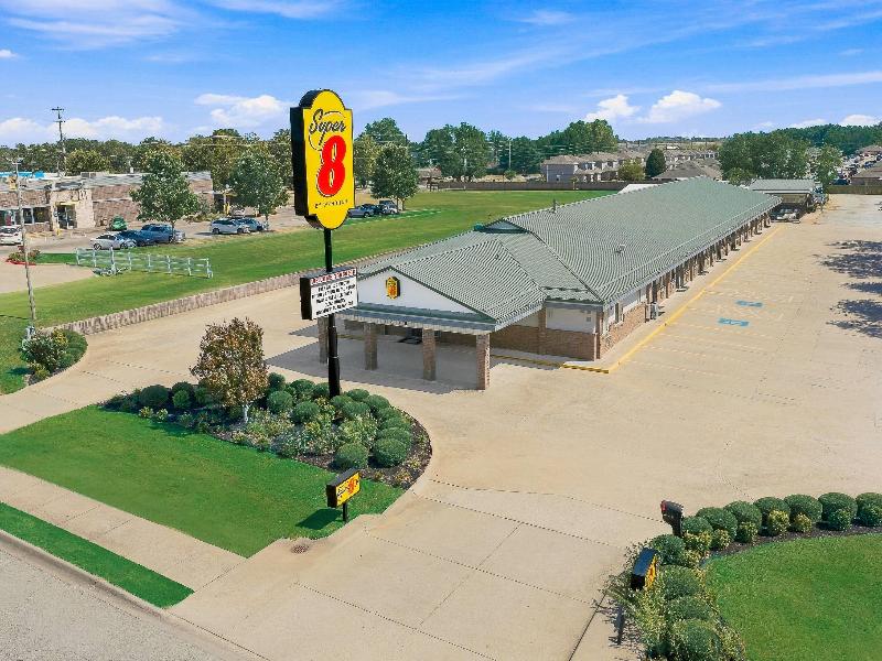 Super 8 By Wyndham Siloam Springs image