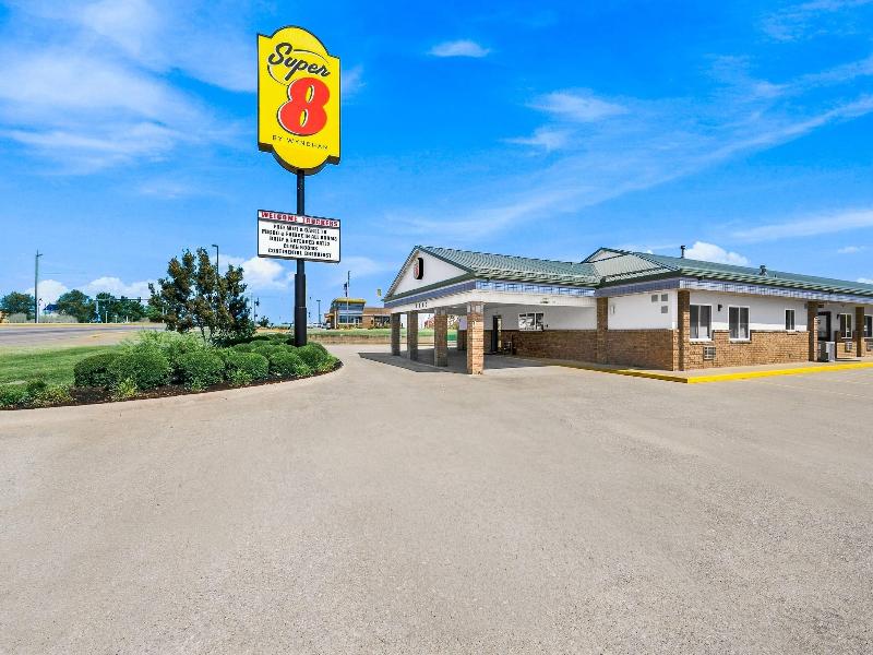 Super 8 By Wyndham Siloam Springs image