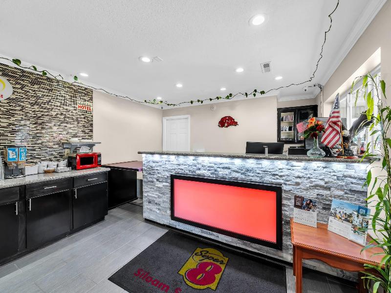 Super 8 By Wyndham Siloam Springs image