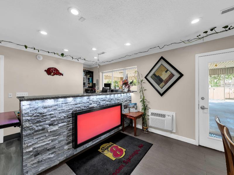 Super 8 By Wyndham Siloam Springs image