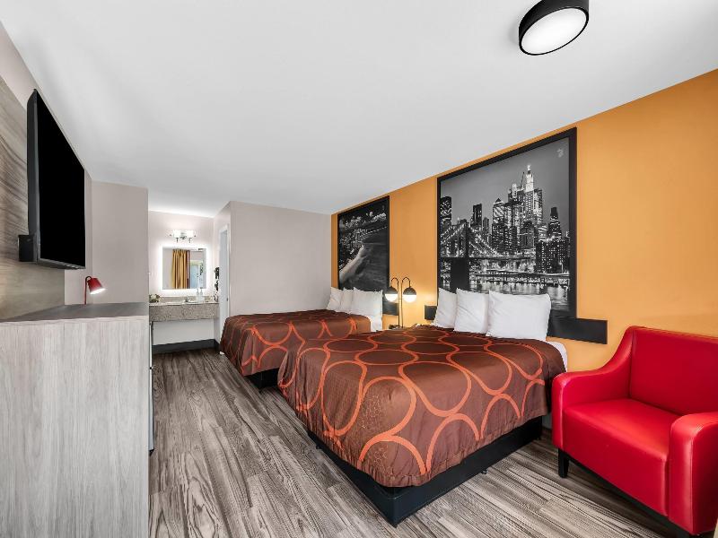 Super 8 By Wyndham Siloam Springs image