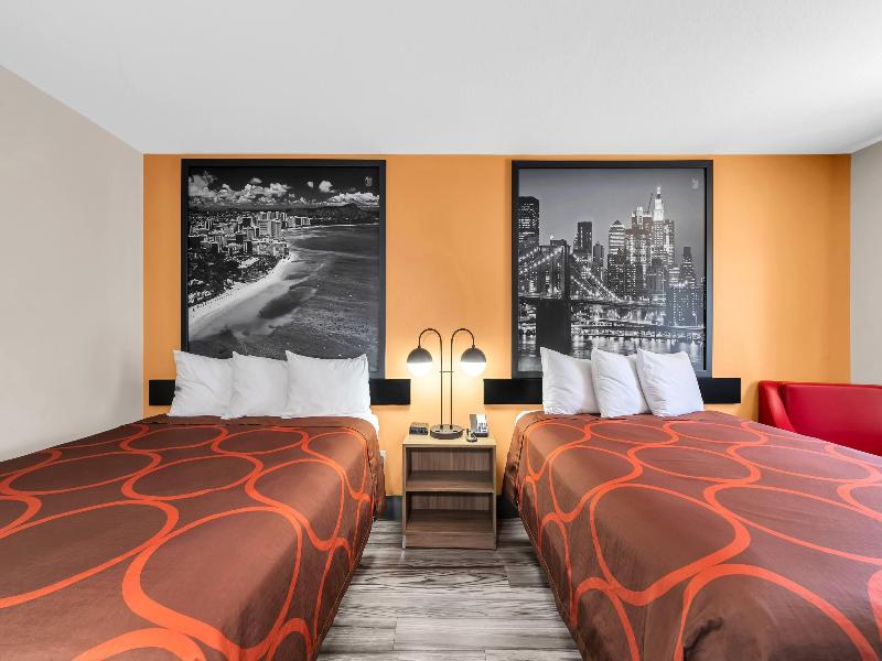 Super 8 By Wyndham Siloam Springs image