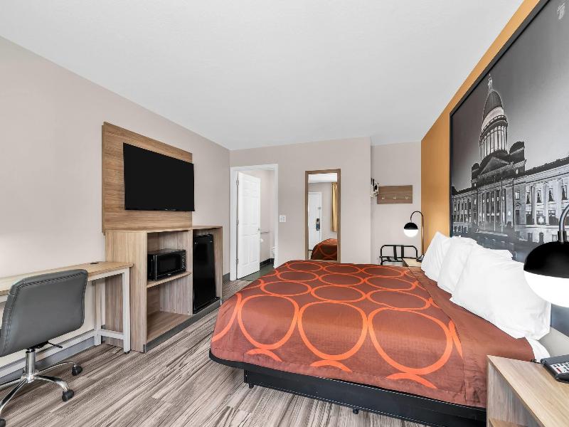 Super 8 By Wyndham Siloam Springs image
