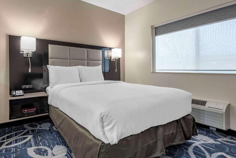 Comfort Inn & Suites Liverpool - Syracuse image