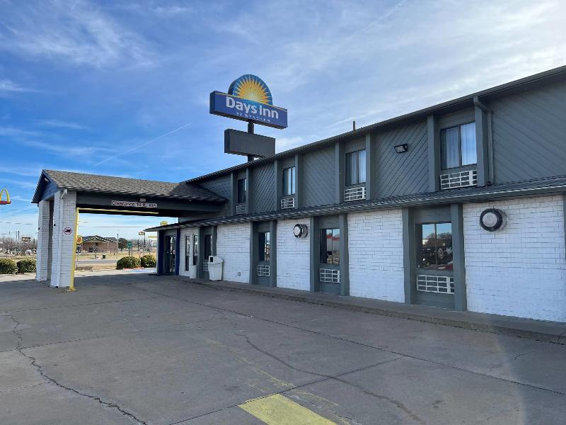 Days Inn By Wyndham Salina I-70