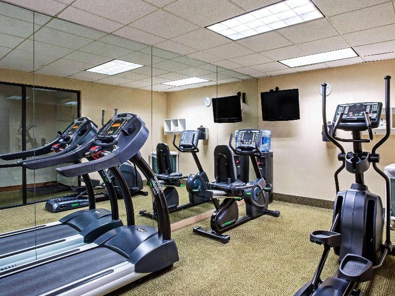La Quinta Inn & Suites By Wyndham Stamford image