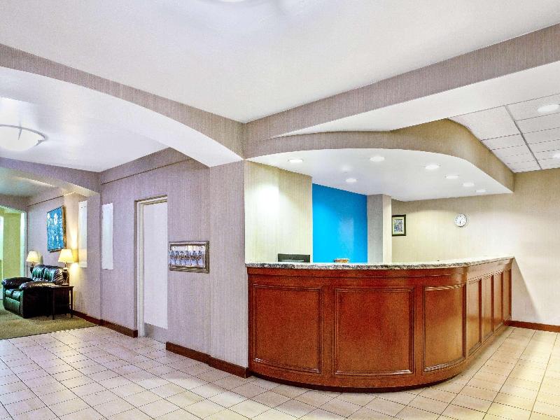 La Quinta Inn & Suites By Wyndham Stamford image