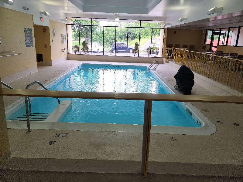 La Quinta Inn & Suites By Wyndham Stamford image