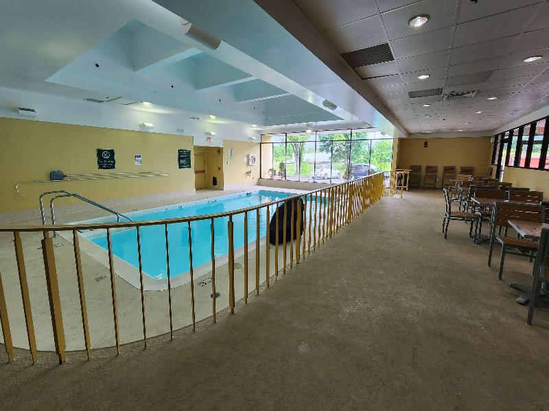 La Quinta Inn & Suites By Wyndham Stamford image