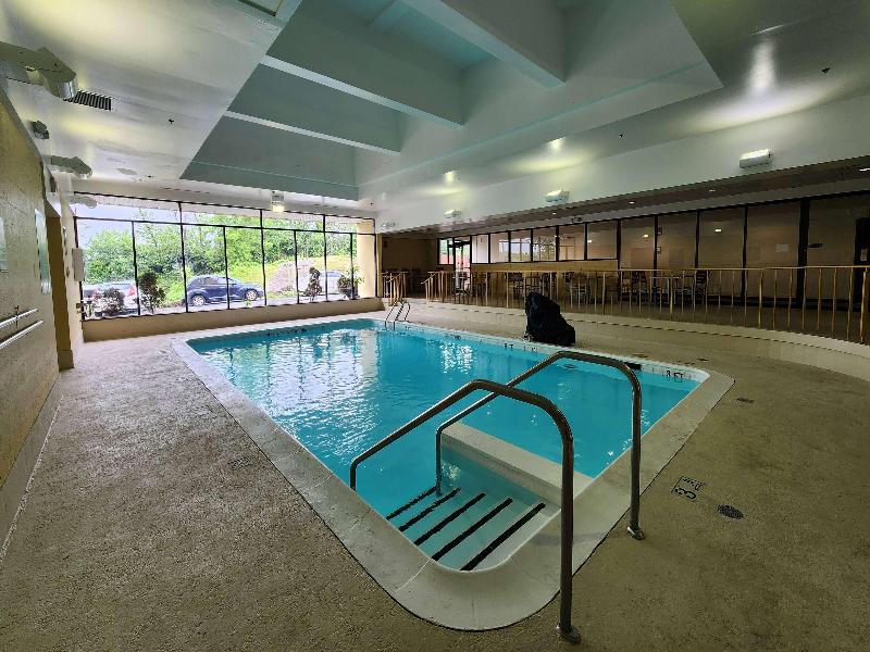 La Quinta Inn & Suites By Wyndham Stamford image