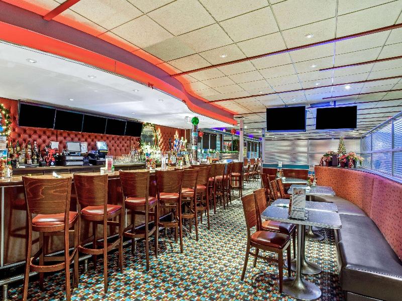 La Quinta Inn & Suites By Wyndham Stamford image