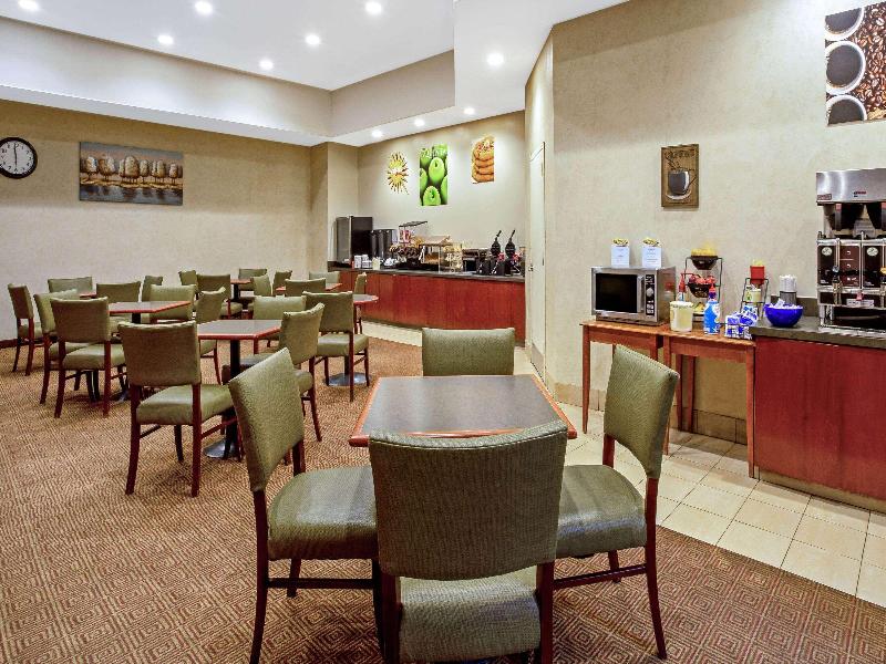 La Quinta Inn & Suites By Wyndham Stamford image
