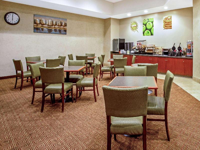 La Quinta Inn & Suites By Wyndham Stamford image