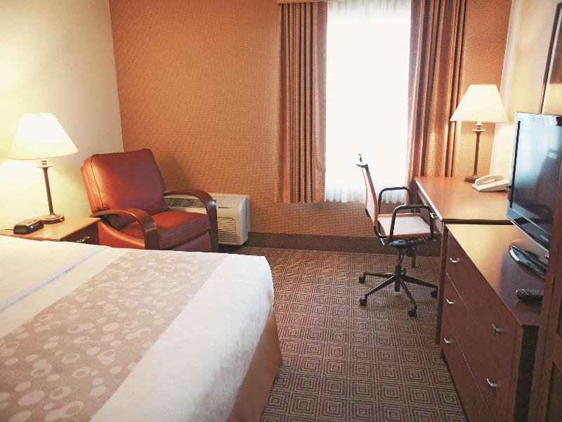 La Quinta Inn & Suites By Wyndham Stamford image